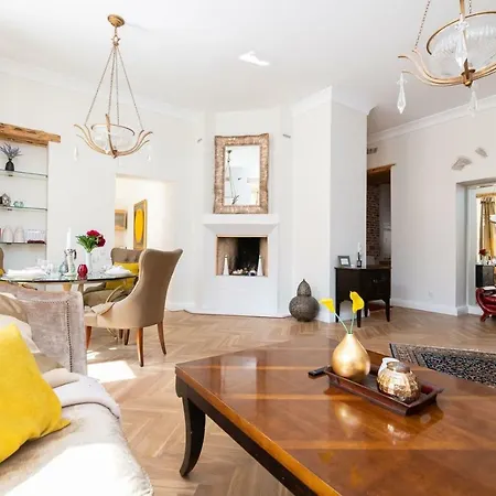 Luxury Apartment-historical Michel Sittow's House Apartment *