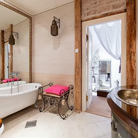Apartment Luxury Apartment-historical Michel Sittow's House